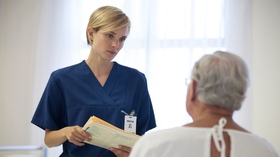 nursing using de-escalation tactics to calm patient